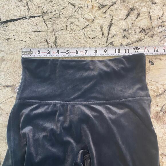 Spanx Velvet Leggings in Classic Navy Size Medium - Picture 9 of 9